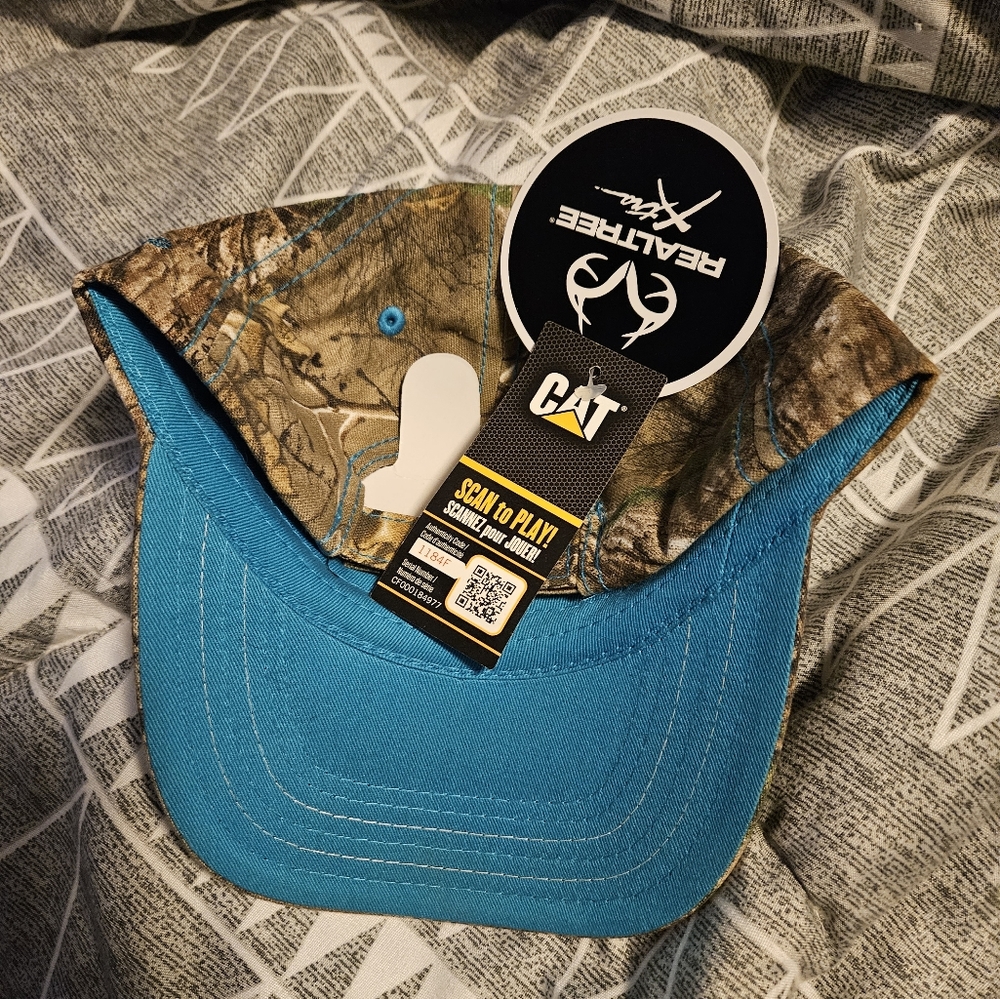 Cat hat - Picture 2 of 2